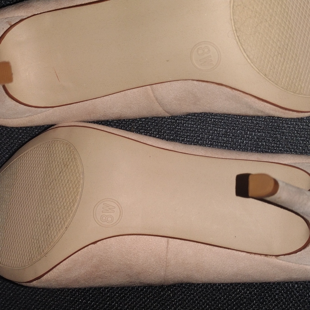 Heels - Picture 4 of 4